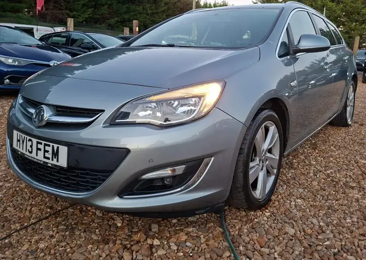 Vauxhall Astra 2013 photo 5