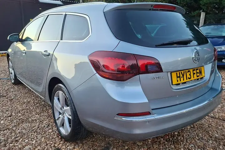 Vauxhall Astra 2013 photo 4