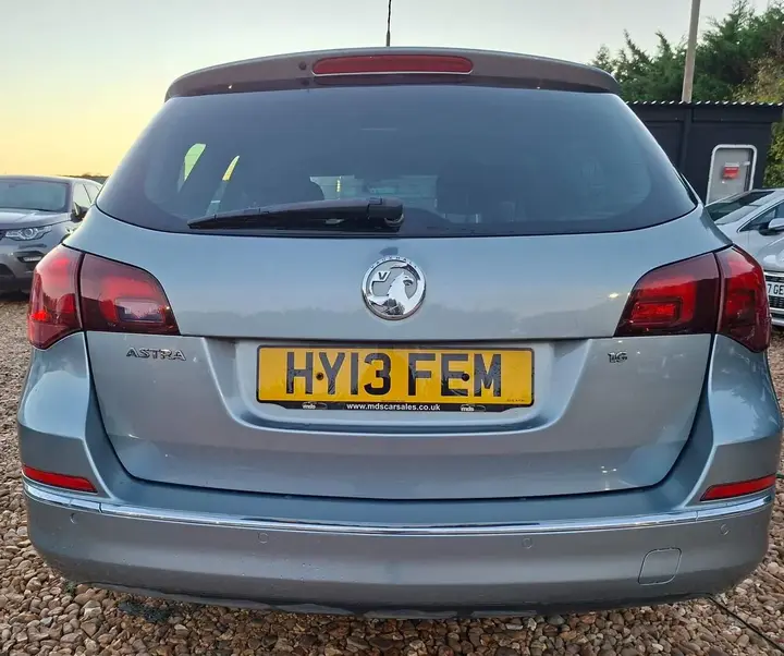 Vauxhall Astra 2013 photo 3