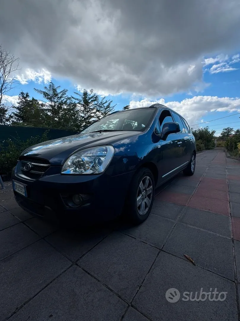 Kia Carens 2009 photo 4
