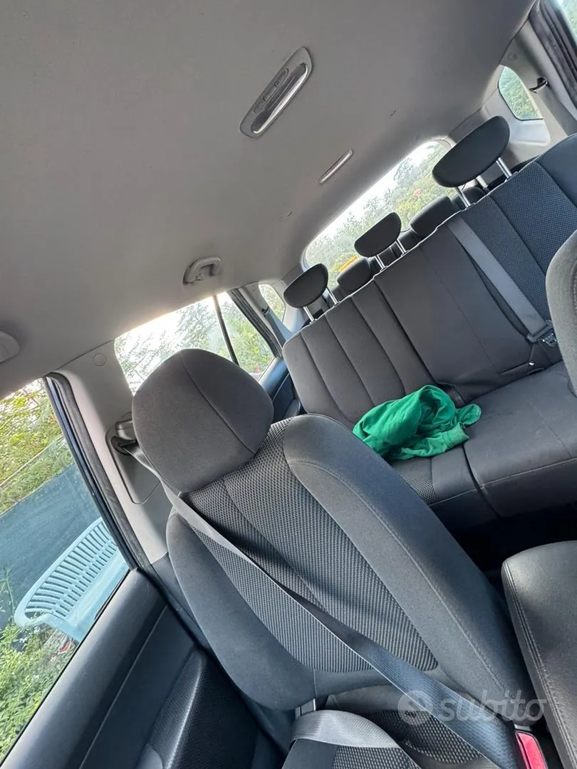 Kia Carens 2009 photo 2