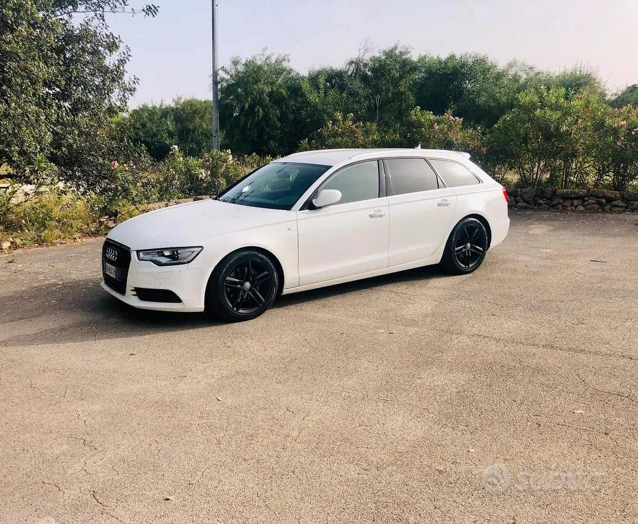 Audi A6 Avant 2012 photo 2