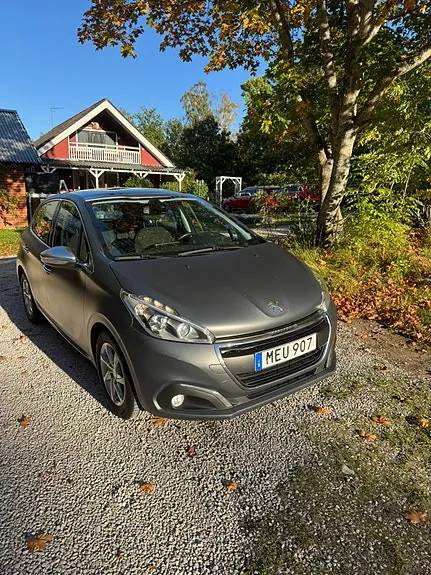Peugeot 208 2015 photo 3