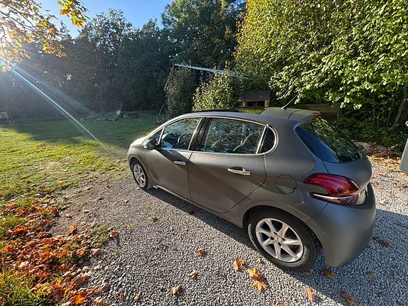 Peugeot 208 2015 photo 4
