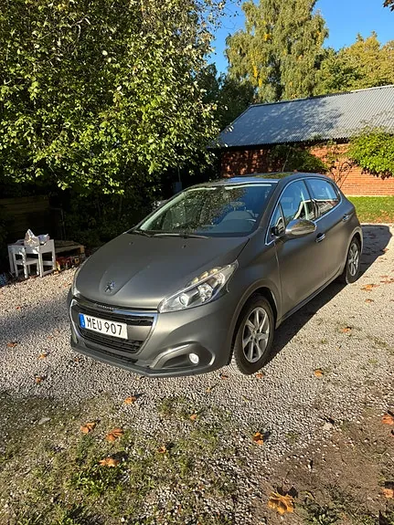 Peugeot 208 2015 photo 2