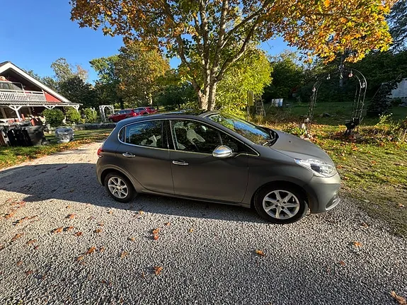 Peugeot 208 2015 photo 5