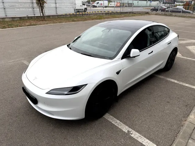 Tesla Model 3 2024 photo 2