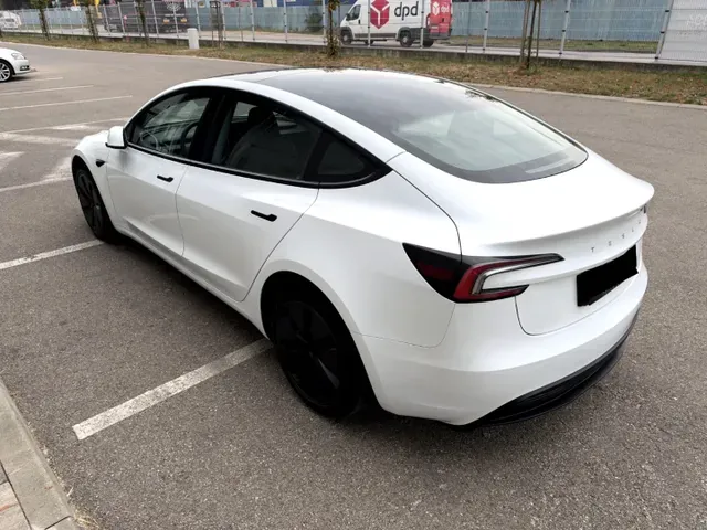 Tesla Model 3 2024 photo 3