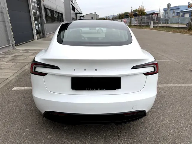Tesla Model 3 2024 photo 4