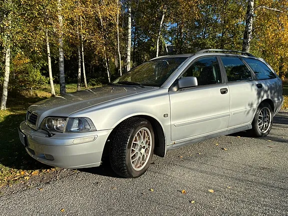 Volvo V40 2004 photo 2