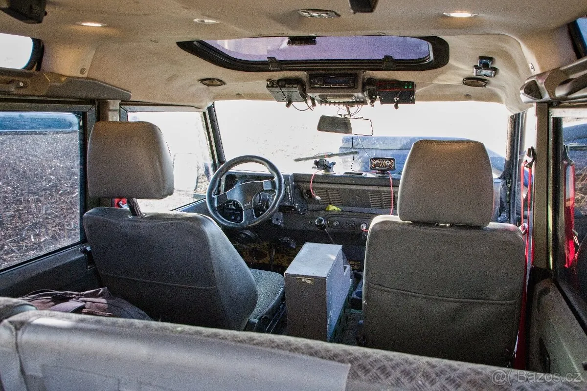 Land Rover Defender 1999 photo 4