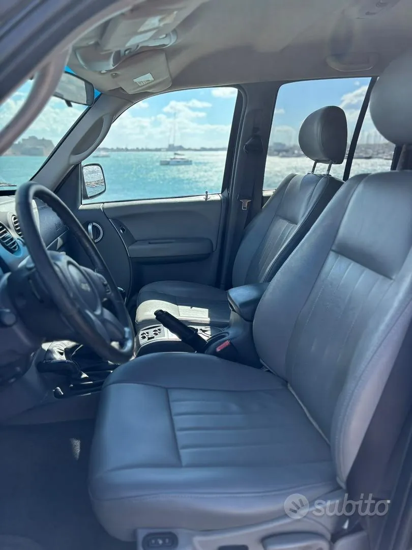 Jeep Cherokee 2005 photo 4