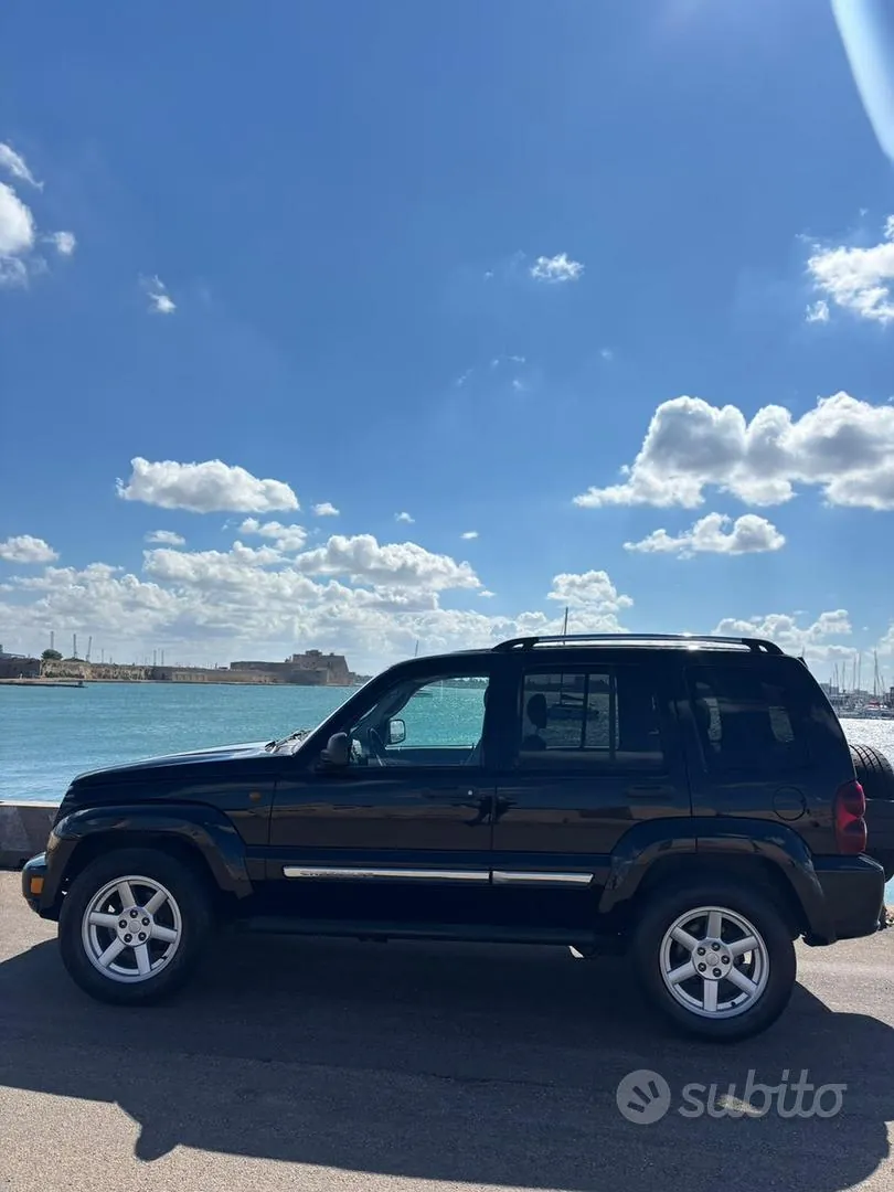 Jeep Cherokee 2005 photo 3
