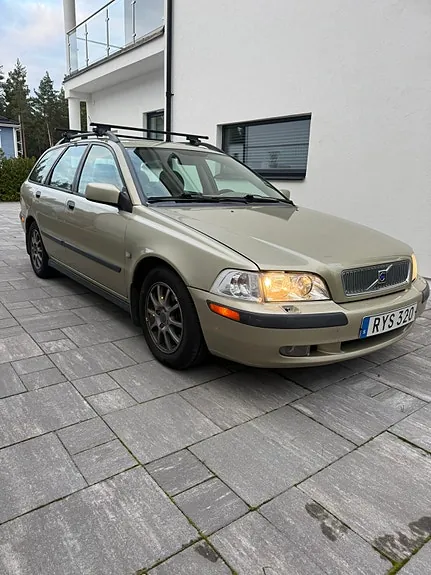 Volvo V40 2001 photo 2