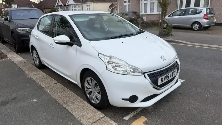 Peugeot 208 2015 photo 5