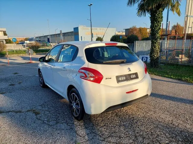 Peugeot 208 2019 photo 3