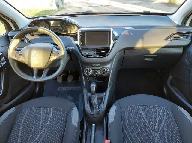 Peugeot 208 2019 photo 4