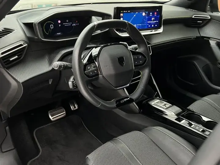 Peugeot 2008 2024 photo 3