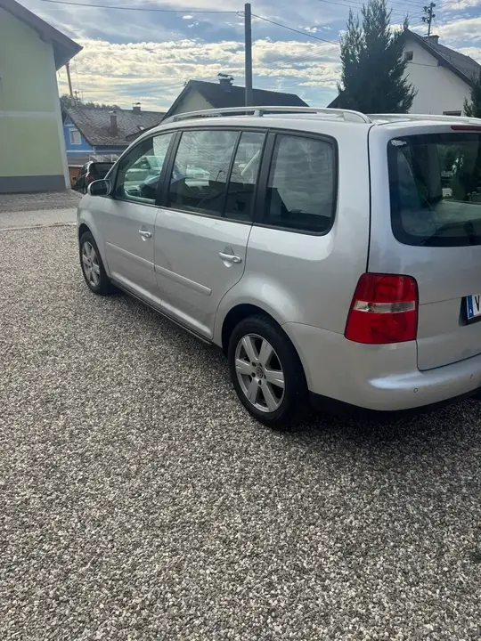 Volkswagen Touran 2006 photo 2