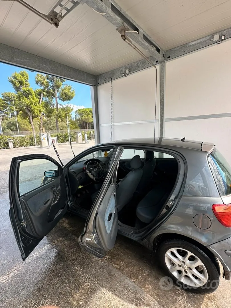 Toyota Yaris 2005 photo 2