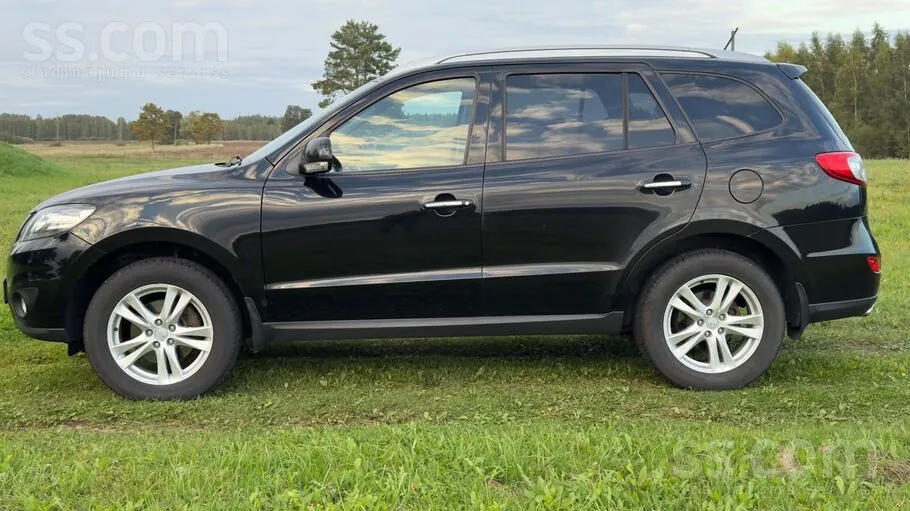 Hyundai Santa Fe 2011 photo 2