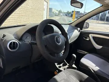 Dacia Sandero 2009 photo 3