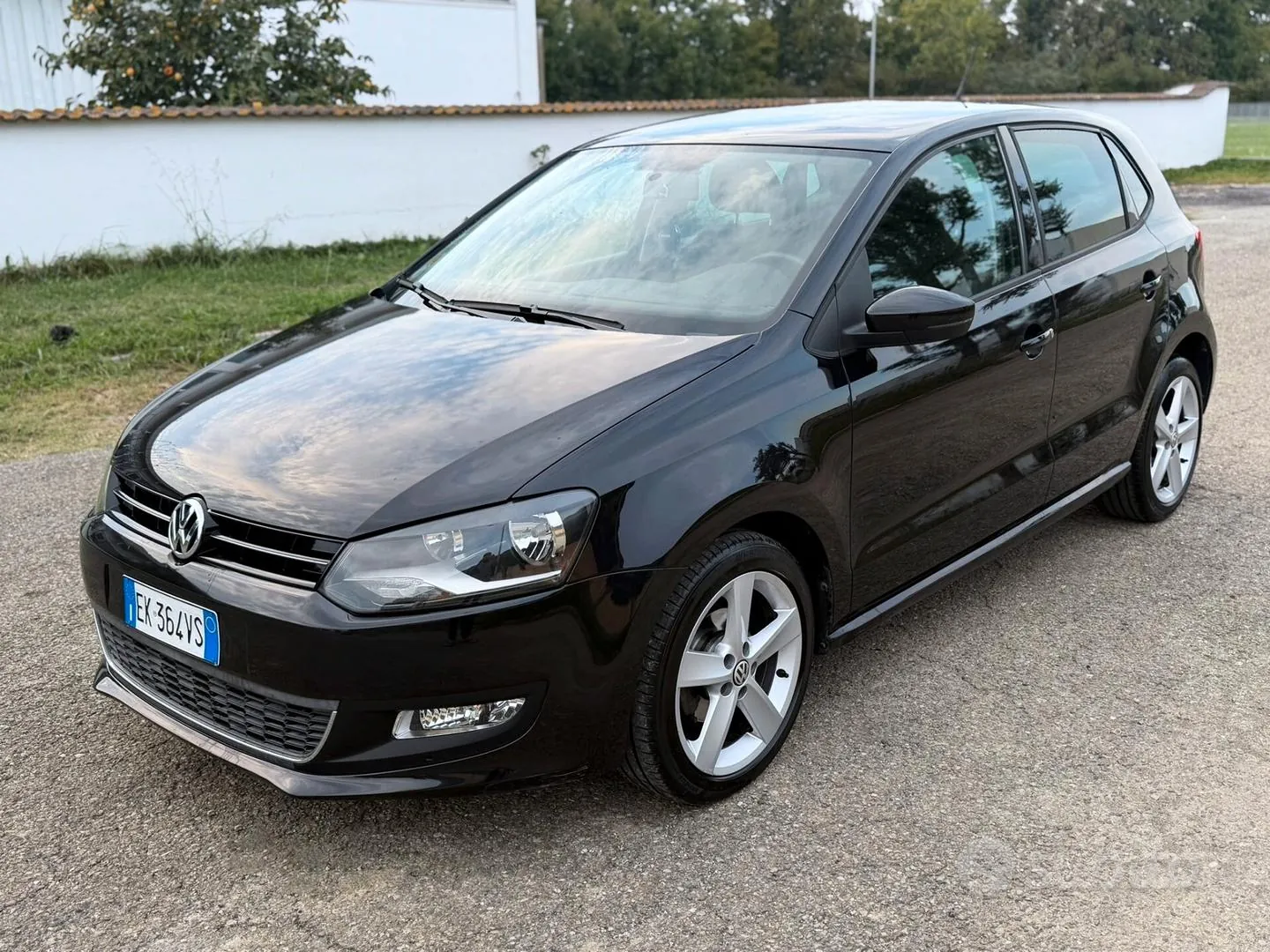 Volkswagen Polo 2011 photo 2