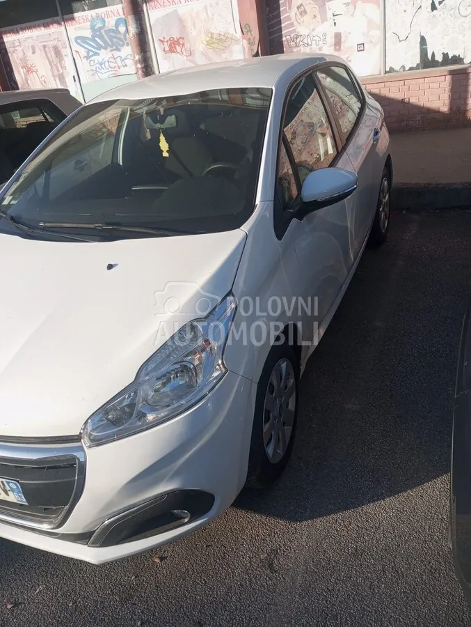 Peugeot 208 2019 photo 2