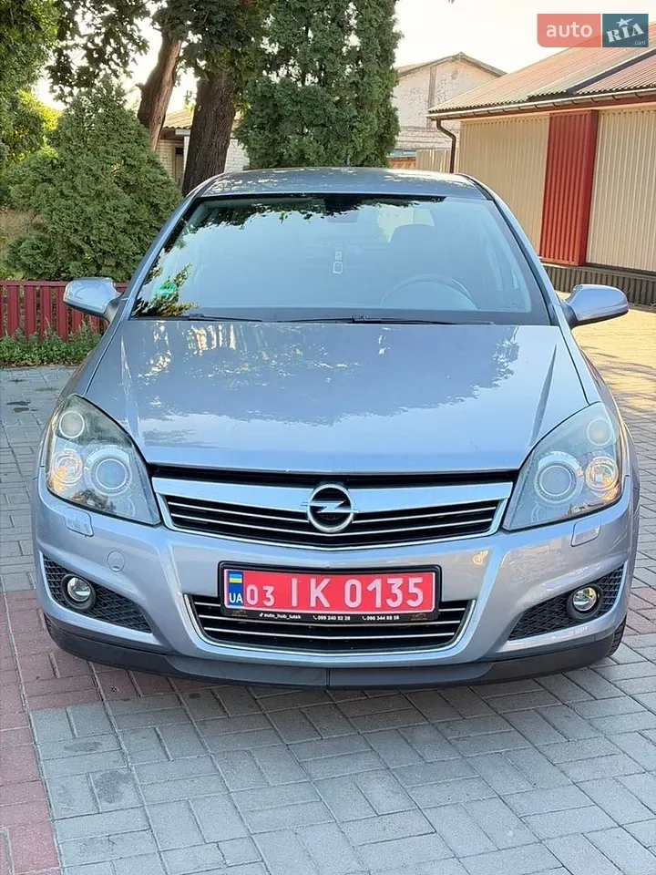Opel Astra 2010 photo 2