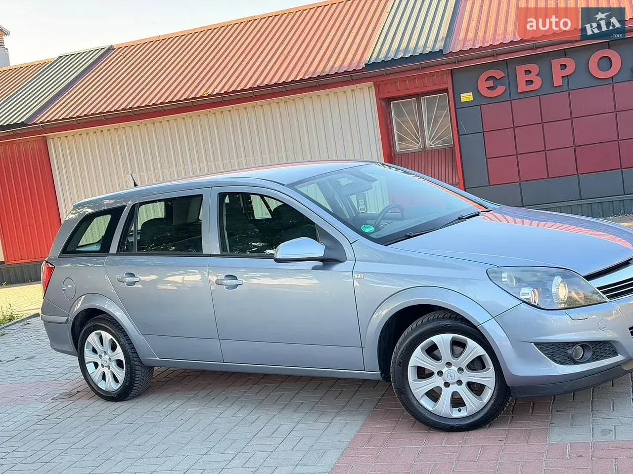 Opel Astra 2010 photo 4