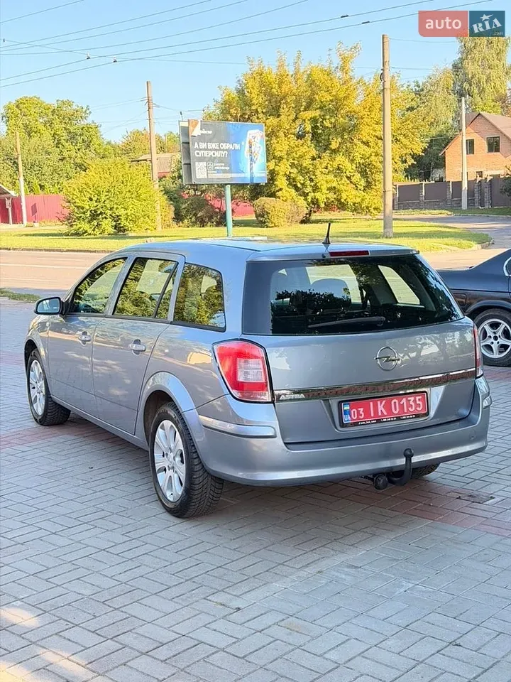 Opel Astra 2010 photo 5