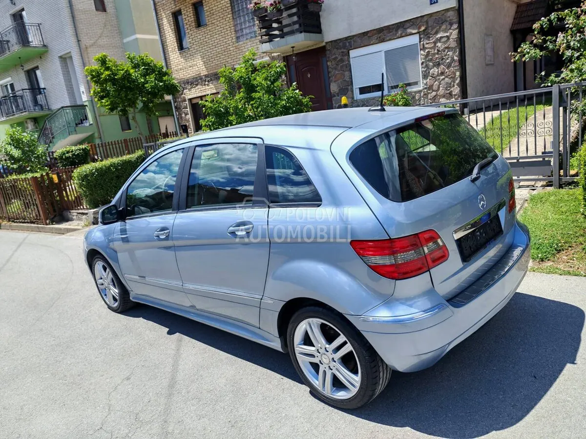 Mercedes-Benz B 180 2010 photo 4