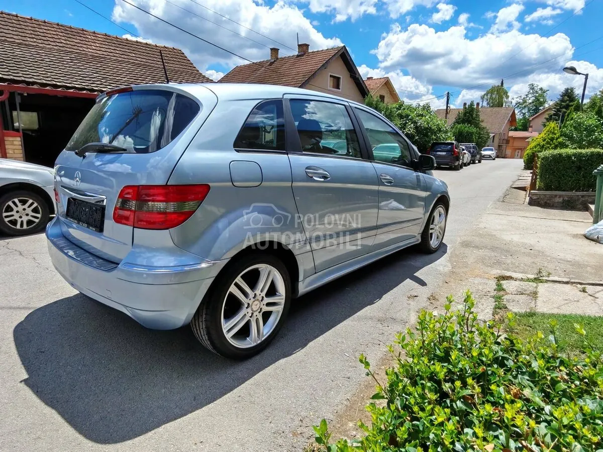 Mercedes-Benz B 180 2010 photo 5