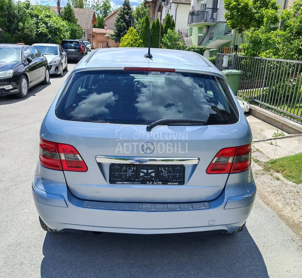 Mercedes-Benz B 180 2010 photo 3
