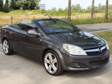 Opel Astra 2010 photo 2