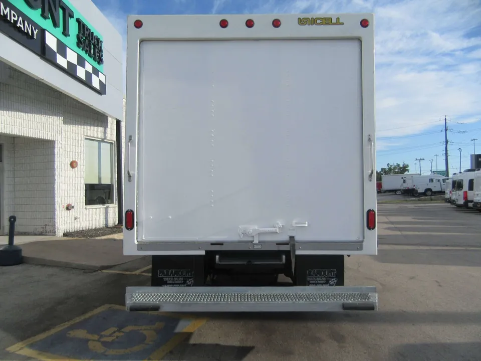 Ford E-450 2026 photo 4
