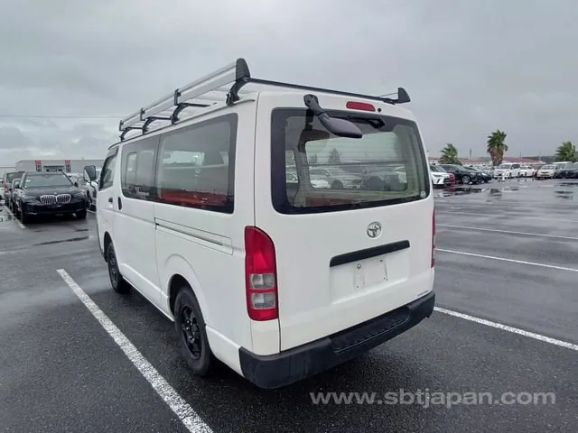Toyota Regiusace 2014 photo 3