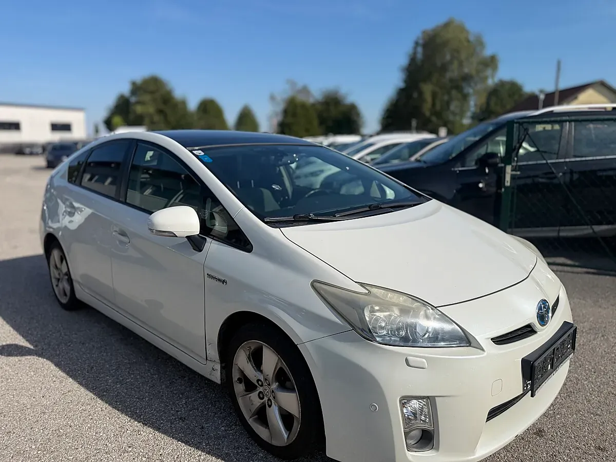 Toyota Prius 2011 photo 2