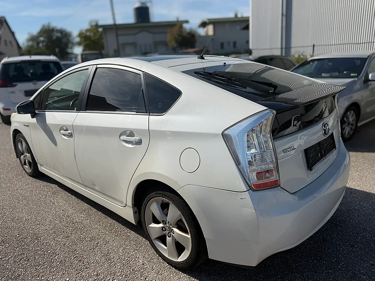 Toyota Prius 2011 photo 3