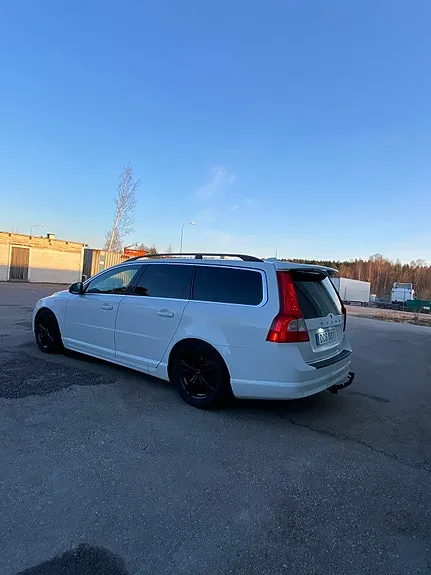 Volvo V70 2010 photo 5