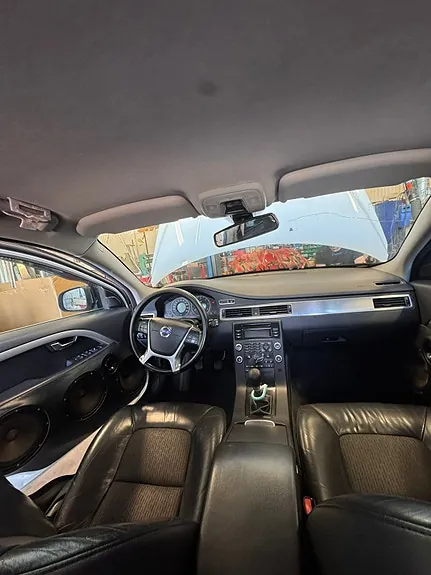 Volvo V70 2010 photo 4