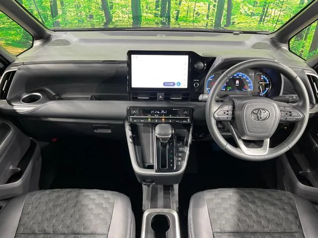 Toyota Voxy 2024 photo 2