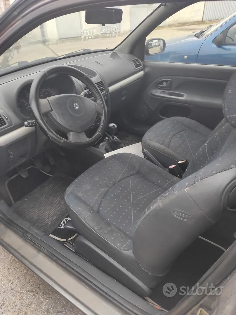 Alfa Romeo 147 2002 photo 2