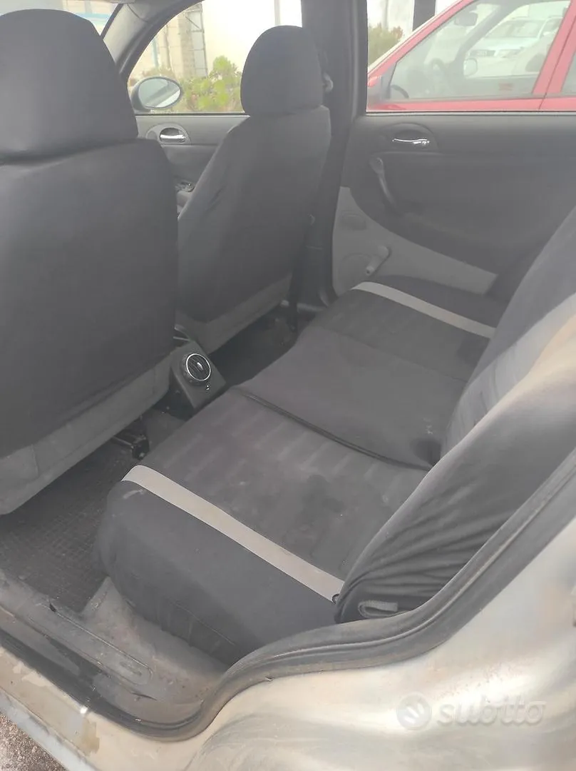 Alfa Romeo 147 2002 photo 3