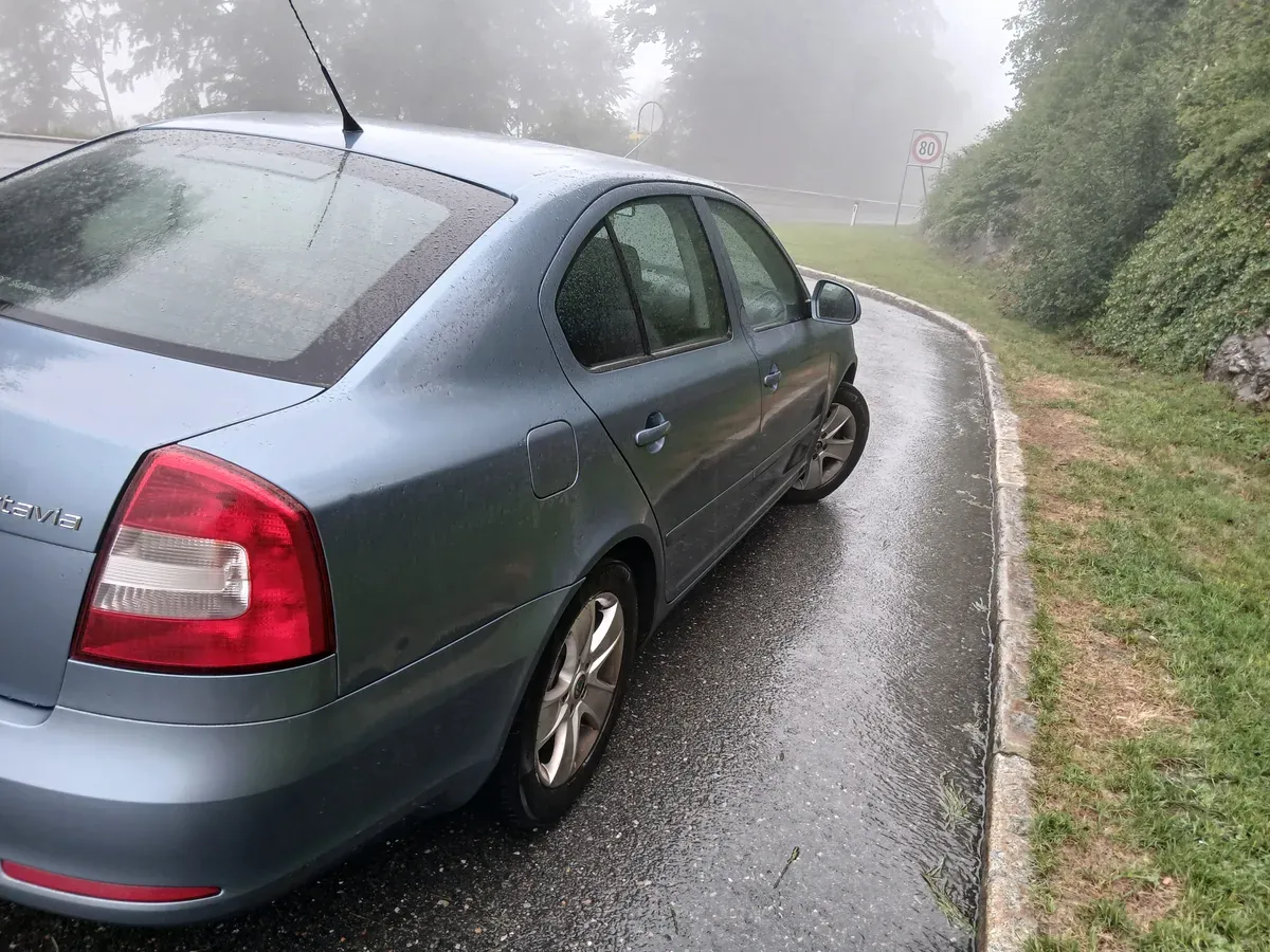 Skoda Octavia 2009 photo 2