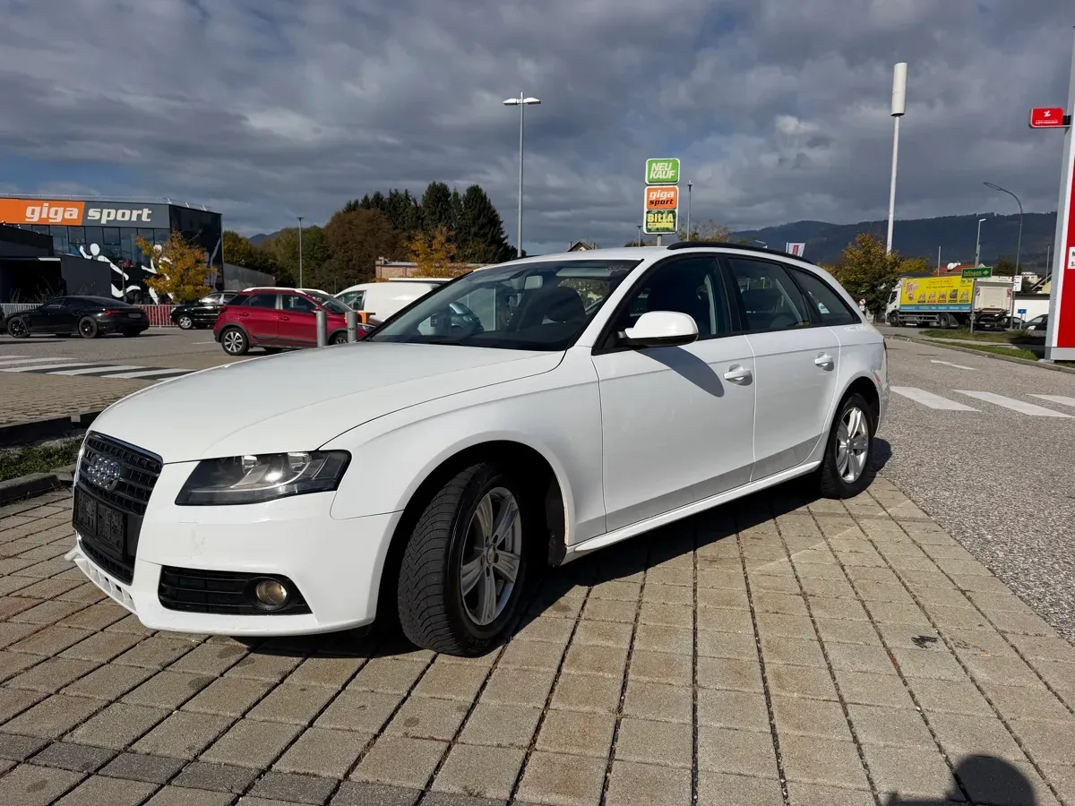Audi A4 2010 photo 2