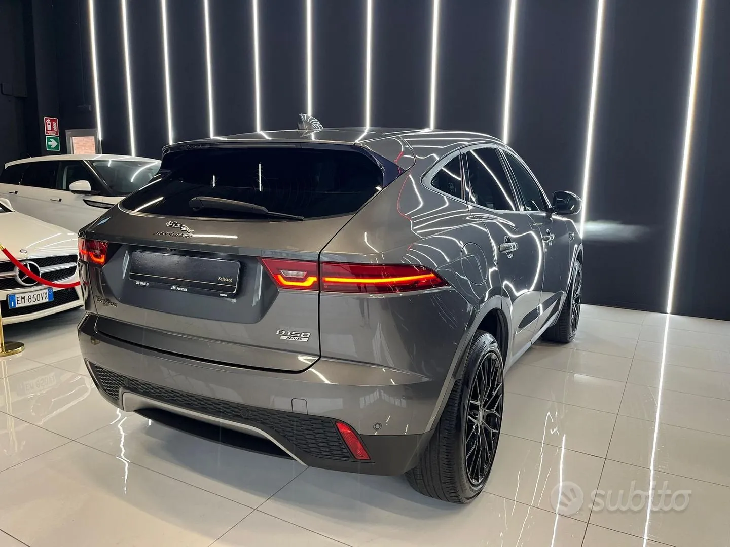 Jaguar E-Pace 2018 photo 4