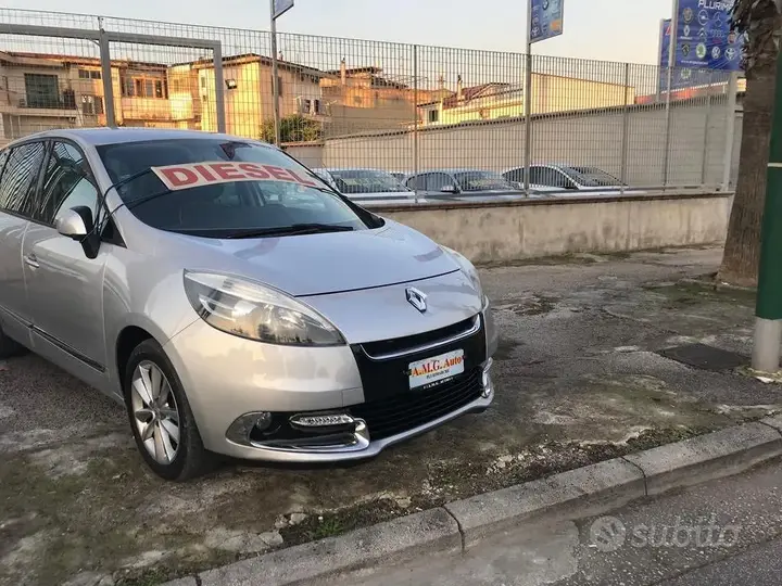 Renault Scenic 2012 photo 2