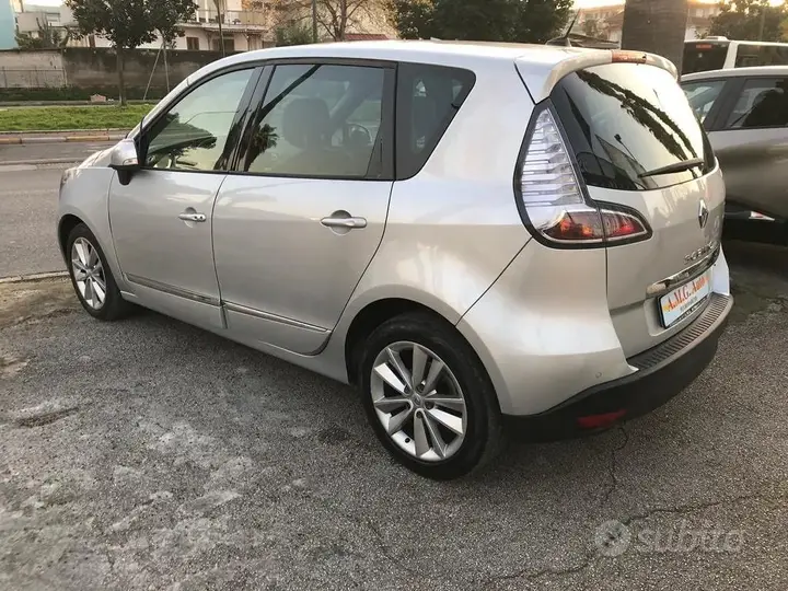 Renault Scenic 2012 photo 5