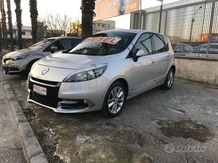 Renault Scenic 2012 photo 3